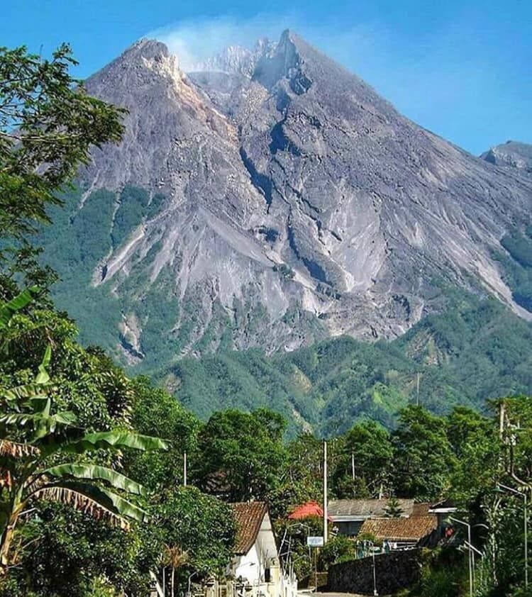 Gunung Merapi – Gunung Api Paling Aktif di Indonesia